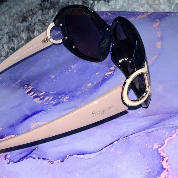 Salvatore Ferragamo Black Oval Sunglasses - Picture 3 of 10